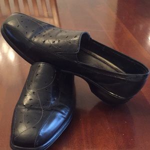 New Balance Aravon black shoes